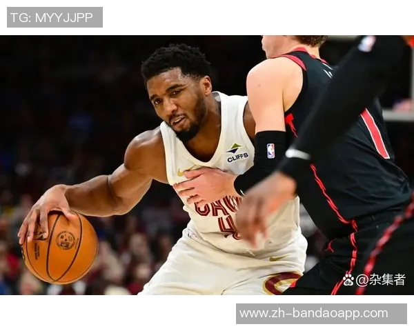 米切尔半场表现平平仅得13分3助攻失误和犯规影响发挥