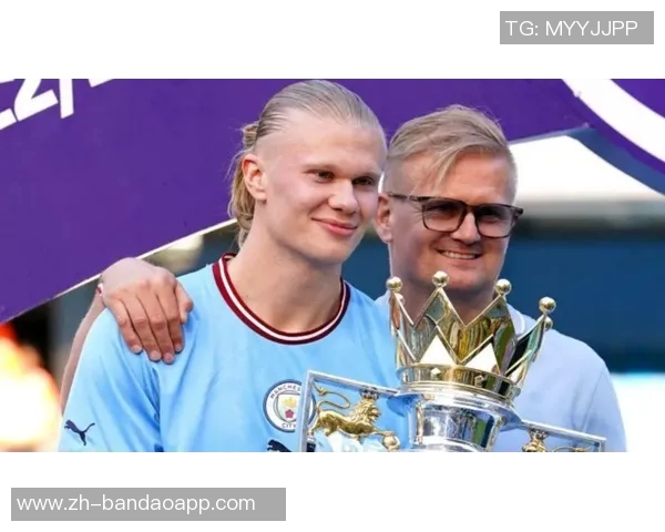 哈兰德父亲赛后调侃曼联落后8分期待他们奋起直追