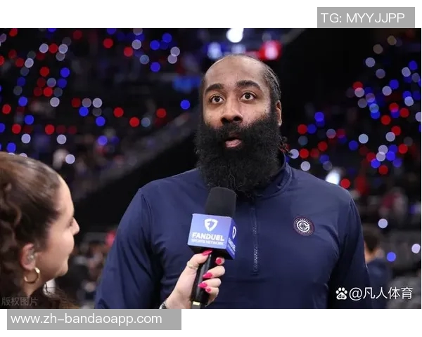 哈登半场表现中规中矩8投3中贡献12分3篮板3助攻正负值7