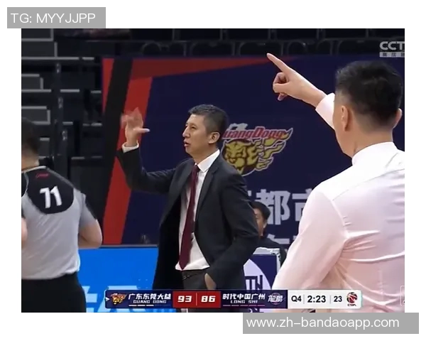 曾凡博与狄龙赛前激情致辞引发现场球迷热烈欢呼气氛高涨